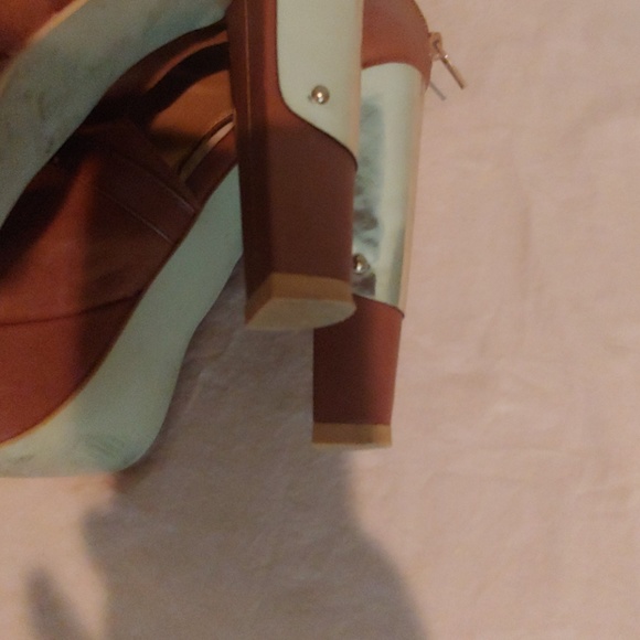 Shoes - Picture 5 of 5